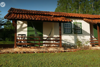 Chalé com varanda, rede e jardim na Pousada Modelo